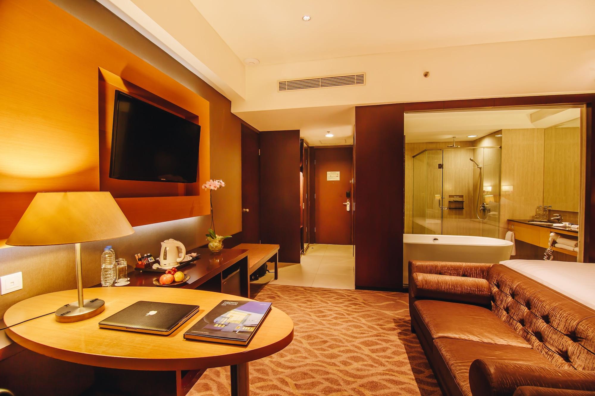 Js Luwansa Hotel & Convention Center Джакарта Екстер'єр фото