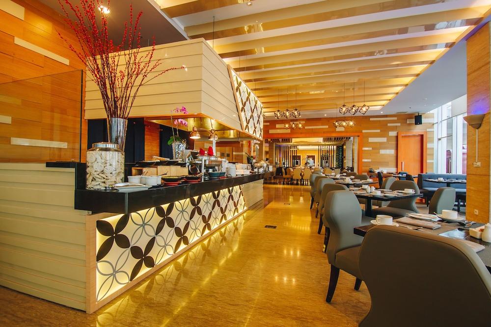 Js Luwansa Hotel & Convention Center Джакарта Екстер'єр фото